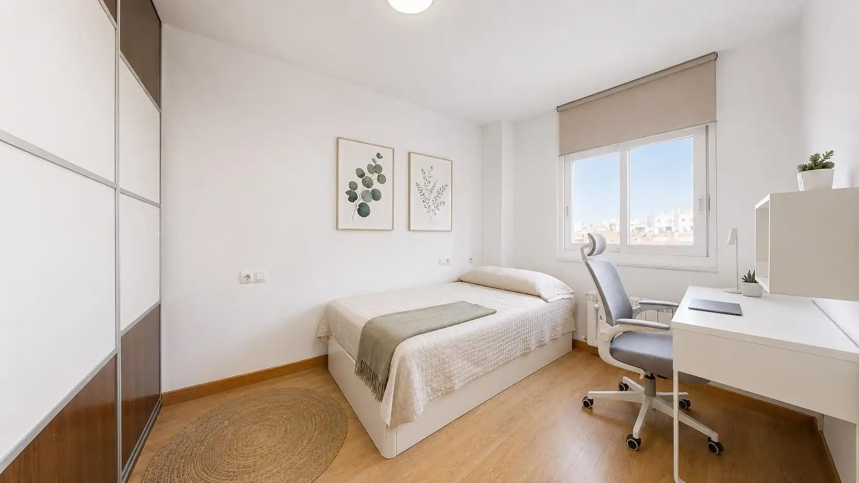 Dormitori de Pis en venda en Almería amb Aire condicionat i Moblat