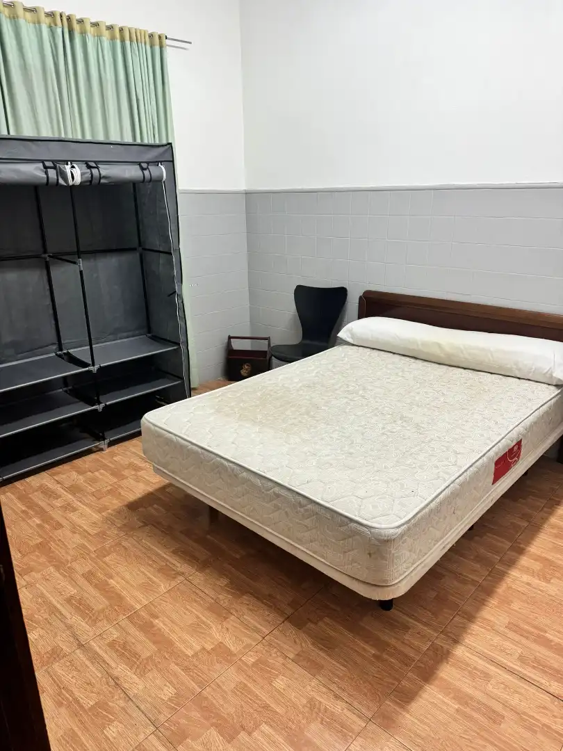 Habitación de Casa adosada en venta en Dos Hermanas con Aire acondicionado, Terraza y Amueblado