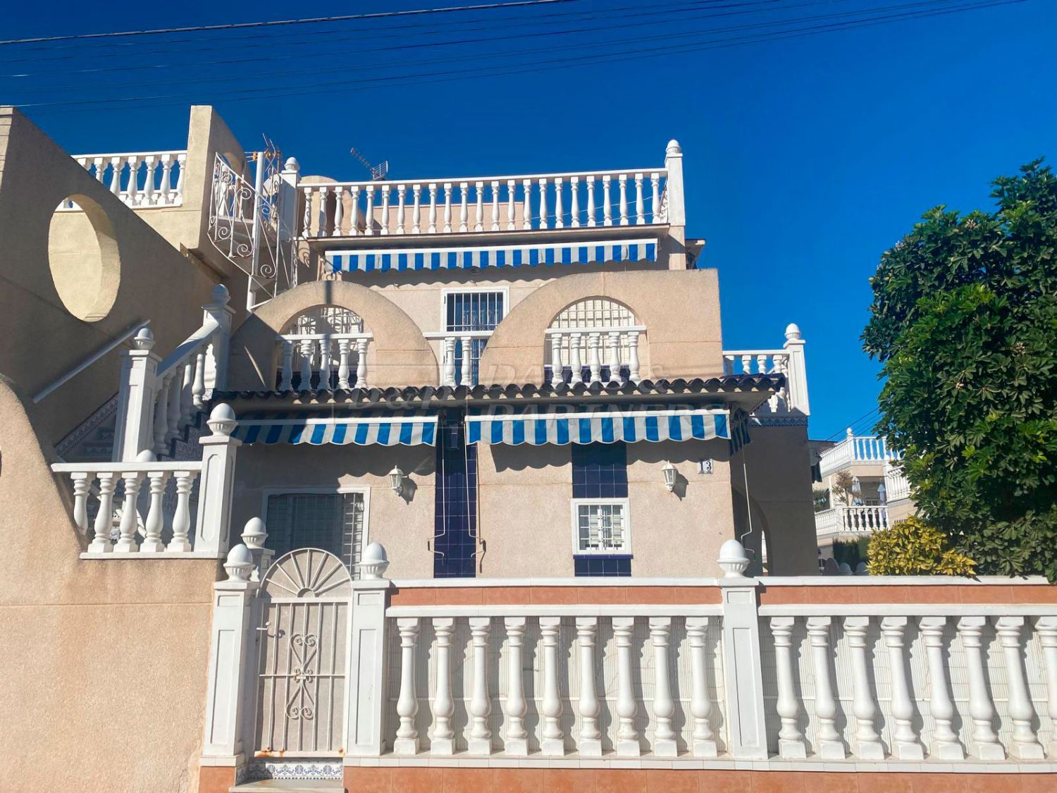 Vista exterior de Planta baixa de lloguer en Torrevieja amb Terrassa i Piscina comunitària