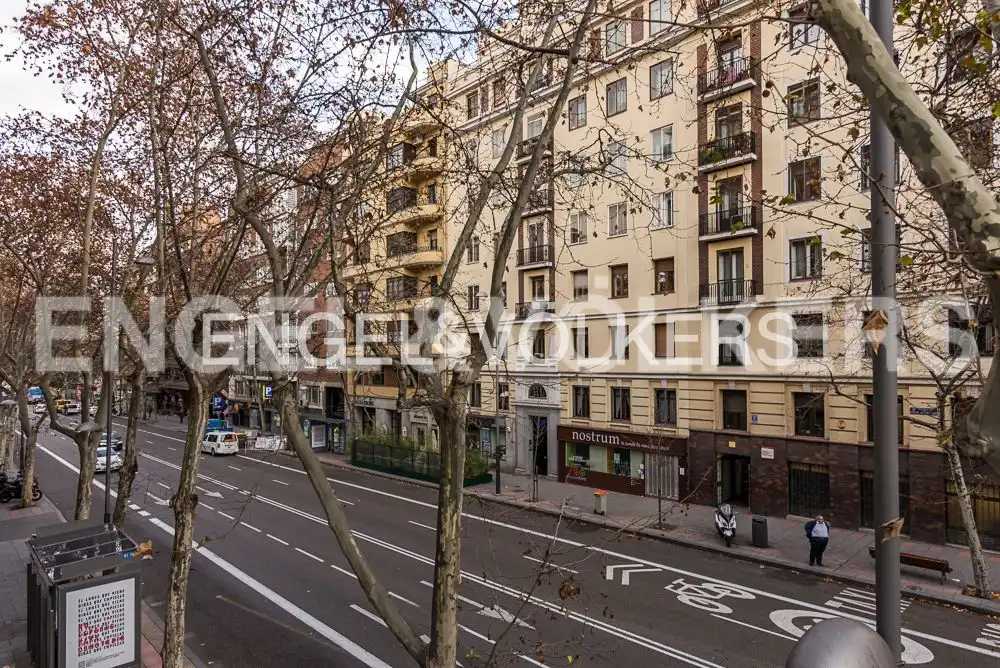 Außenansicht von Wohnung zum Verkauf in Madrid mit Heizung