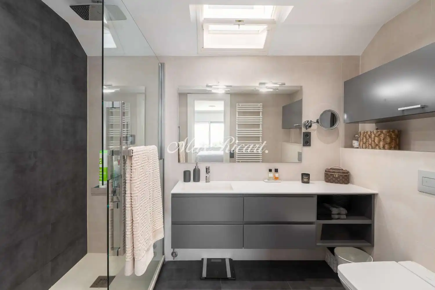 Bathroom of Houses for rent in Sant Just Desvern  with Air Conditioner, Heating and Terrace