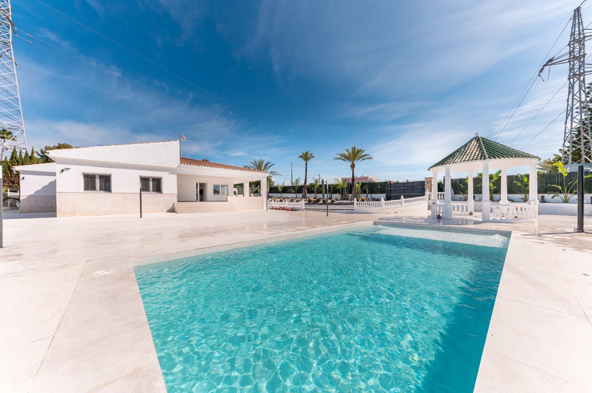 Piscina de Casa o xalet en venda en Elche / Elx amb Aire condicionat, Calefacció i Jardí privat