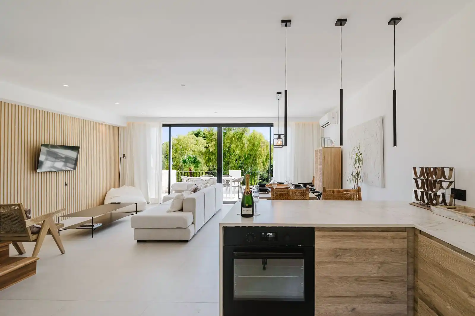 Living room of Houses for sale in Marbella  with Air Conditioner, Terrace and Community pool