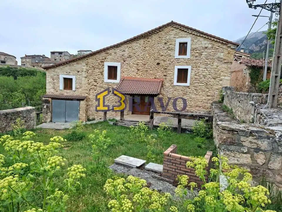 Casa amb jardí en venda a Merindad de Valdivielso