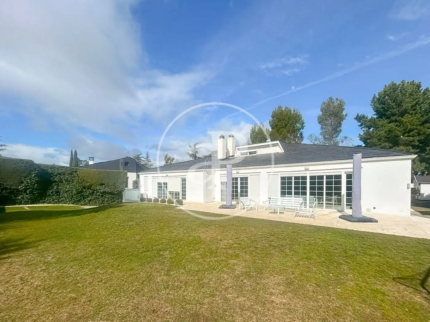 Vista exterior de Casa o xalet en venda en La Moraleja amb Aire condicionat, Calefacció i Jardí privat