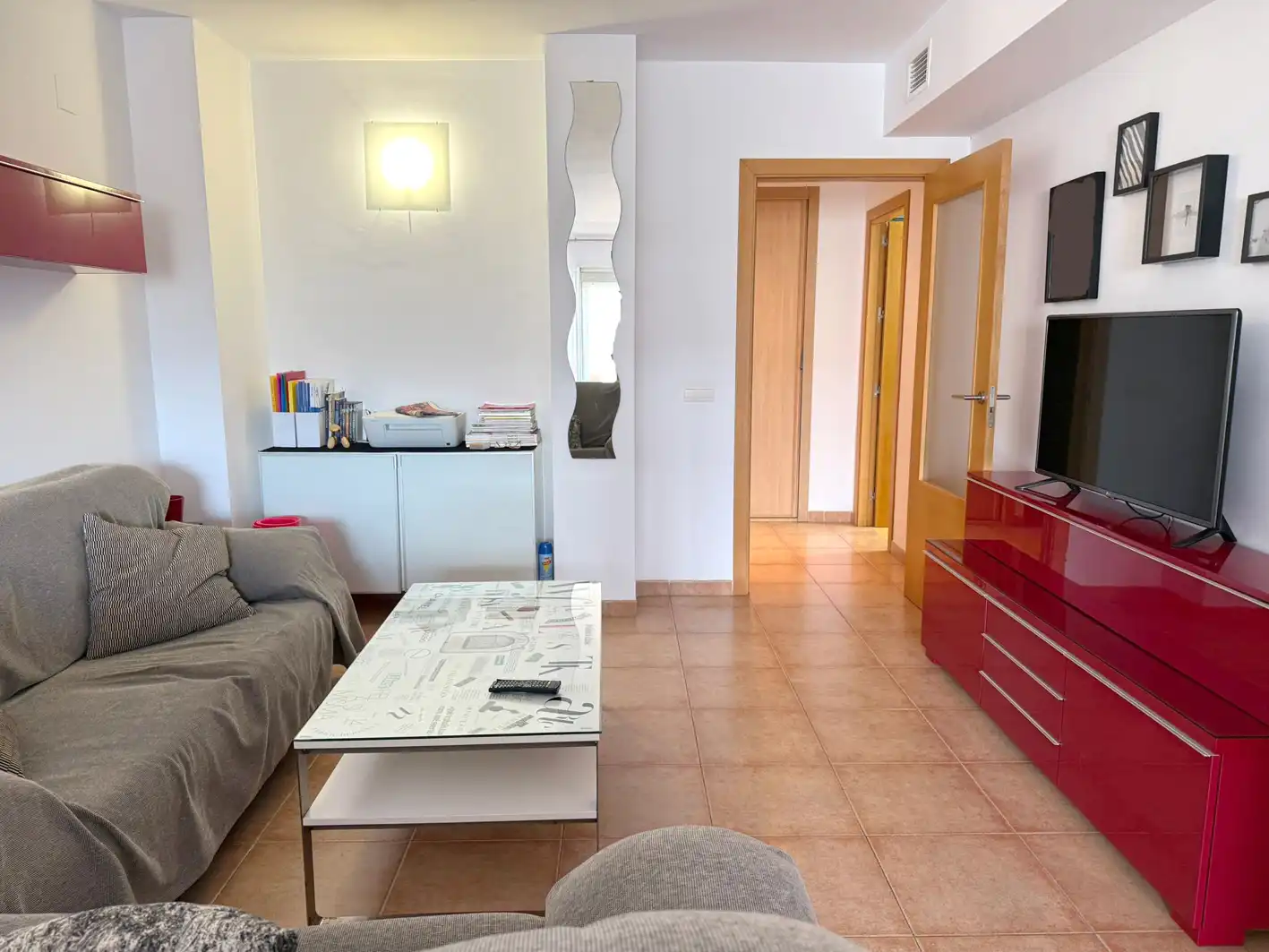 Sala d'estar de Pis de lloguer en Roquetas de Mar amb Aire condicionat, Terrassa i Moblat