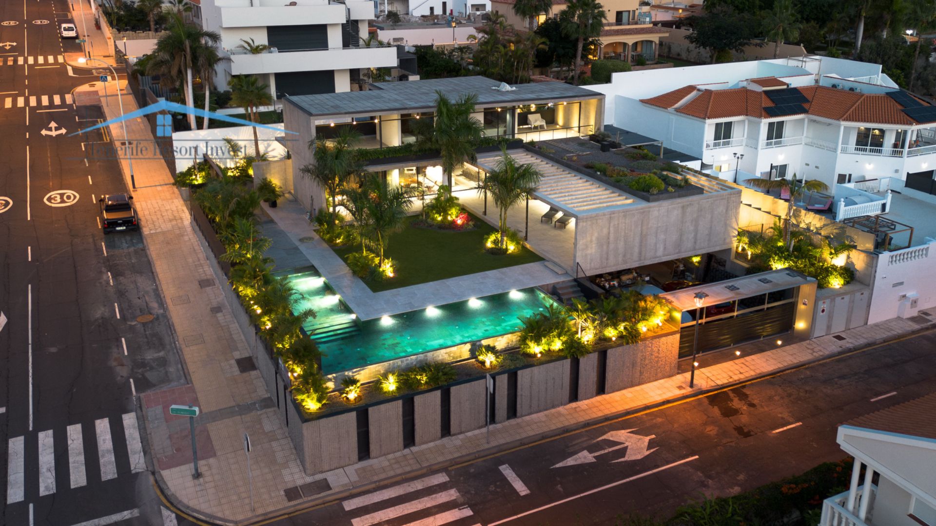 Piscina de Casa o xalet en venda en Adeje amb Aire condicionat, Calefacció i Jardí privat