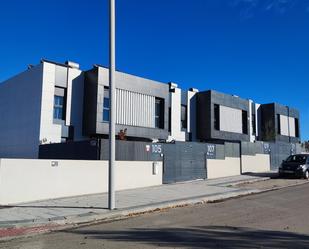 Exterior view of Single-family semi-detached to rent in  Madrid Capital  with Air Conditioner, Heating and Private garden