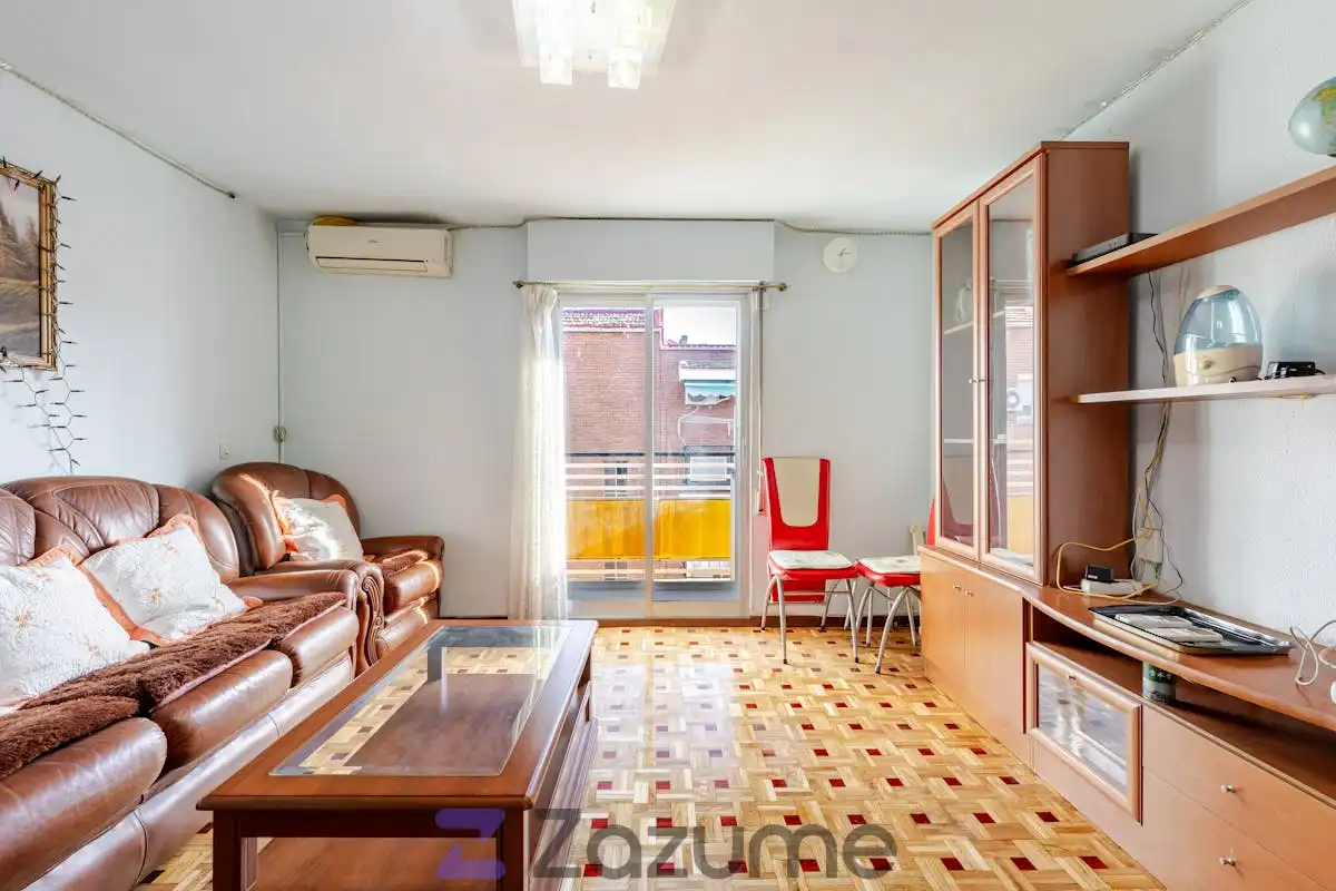 Living room of Flat for rent in Madrid  with Air Conditioner, Heating and Parquet flooring