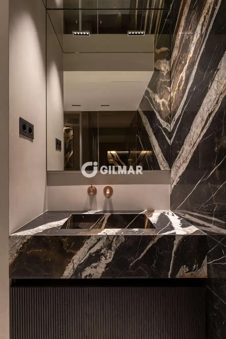 Baño de Dúplex en venta en Madrid con Calefacción y Balcón