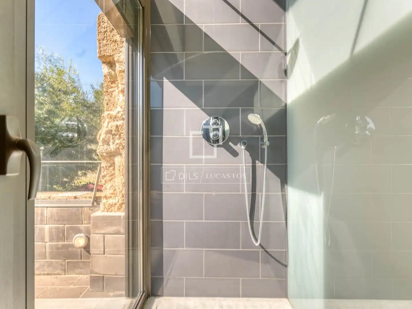 Baño de Finca rústica en venta en Boadella i les Escaules con Calefacción, Jardín privado y Terraza