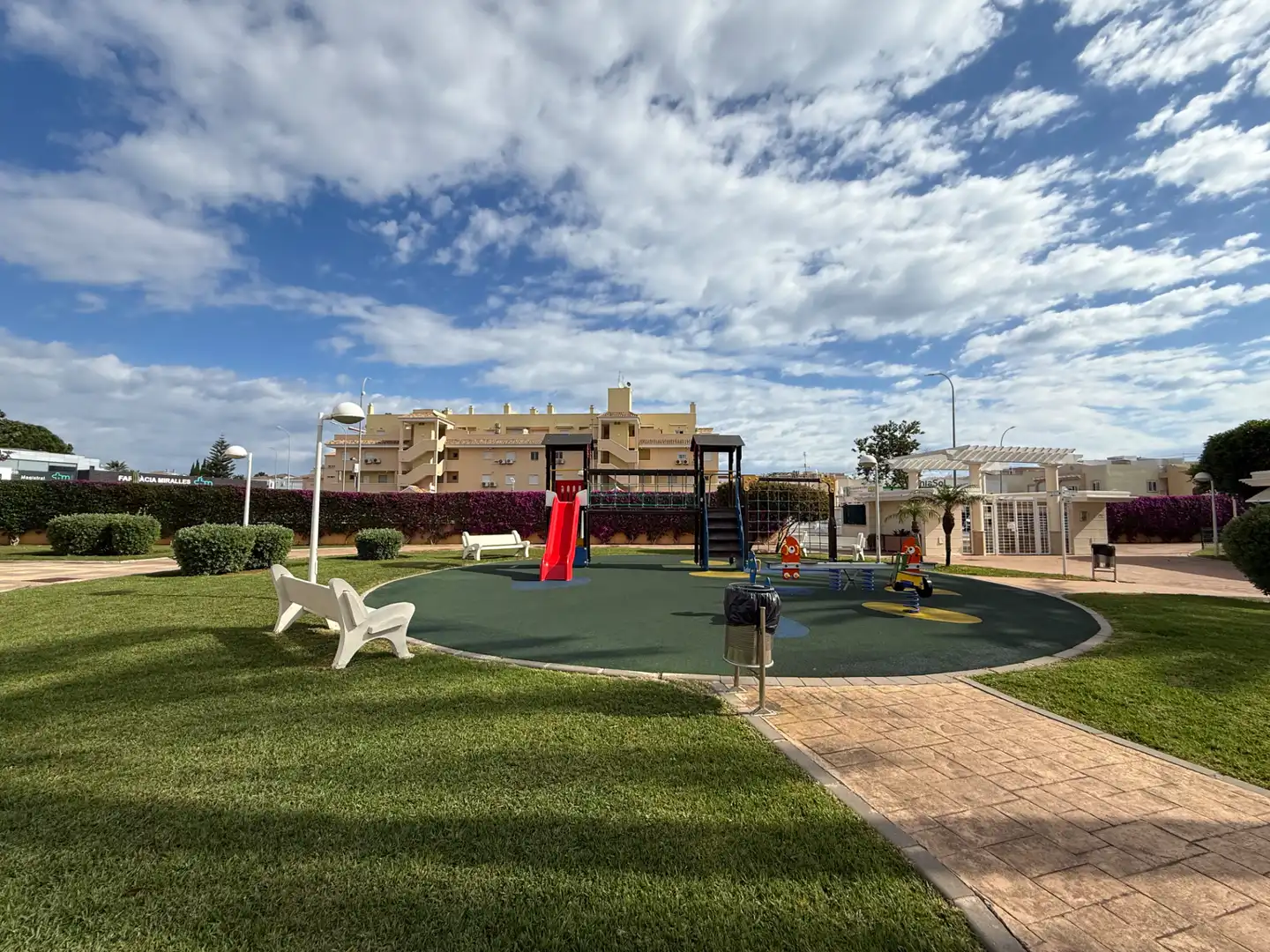 Aparcament de Apartament en venda en Dénia amb Aire condicionat, Calefacció i Terrassa