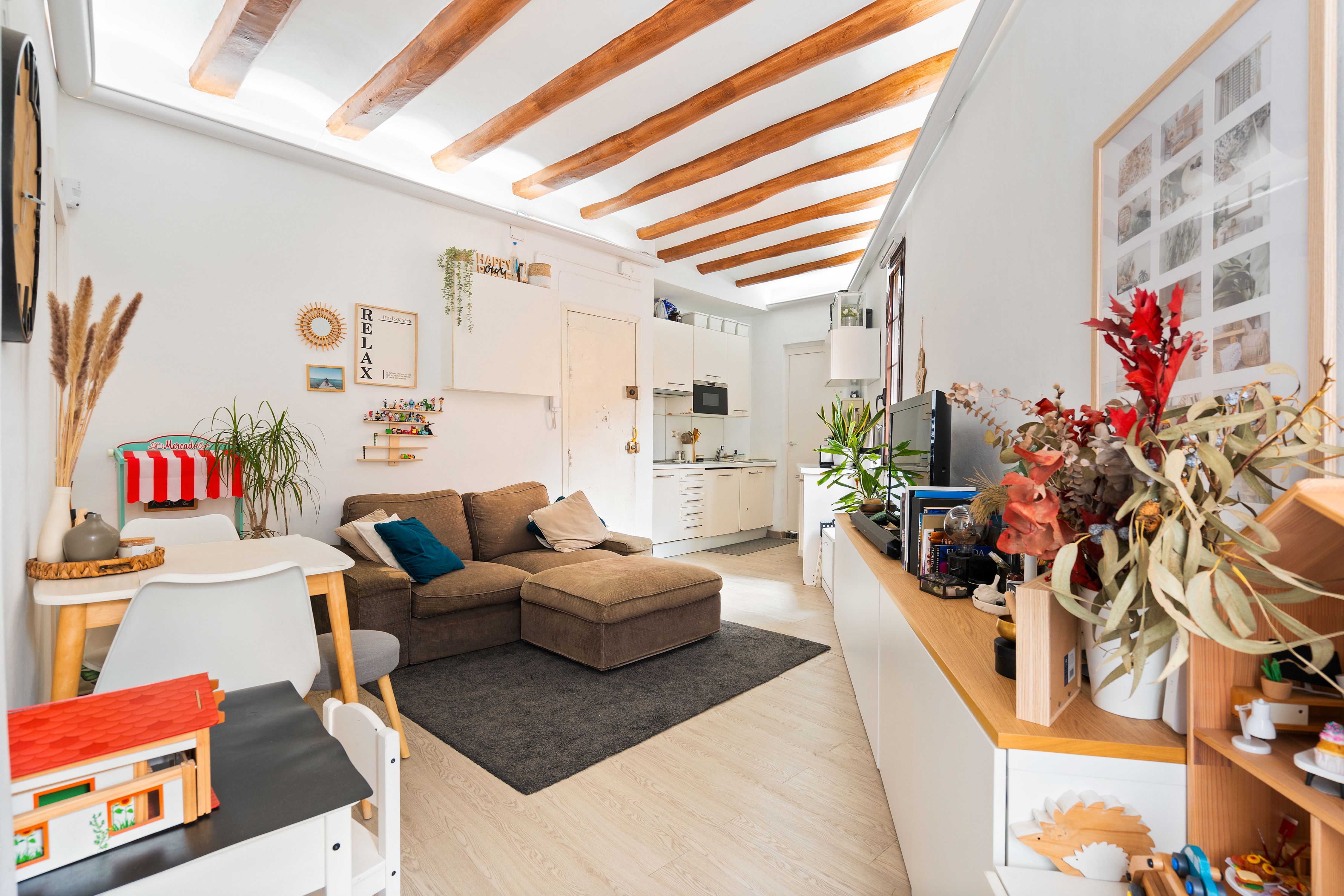 Sala d'estar de Pis en venda en  Barcelona Capital amb Parquet, Forn i Microones