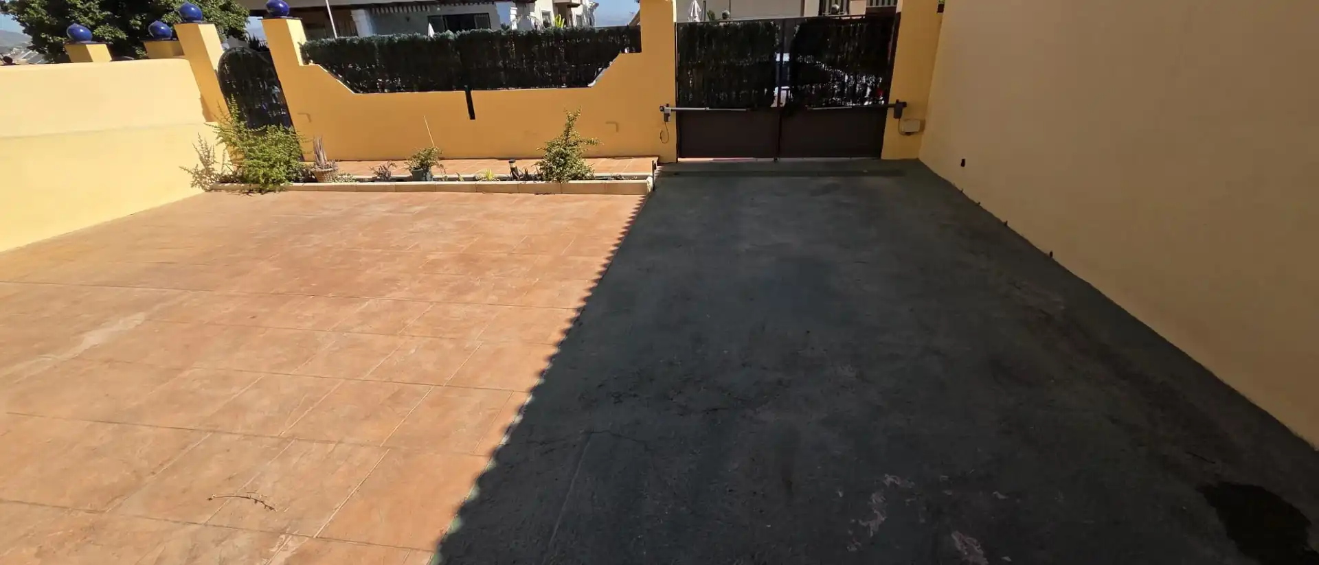 Aparcament de Casa adosada en venda en Alhaurín de la Torre amb Aire condicionat, Jardí privat i Terrassa