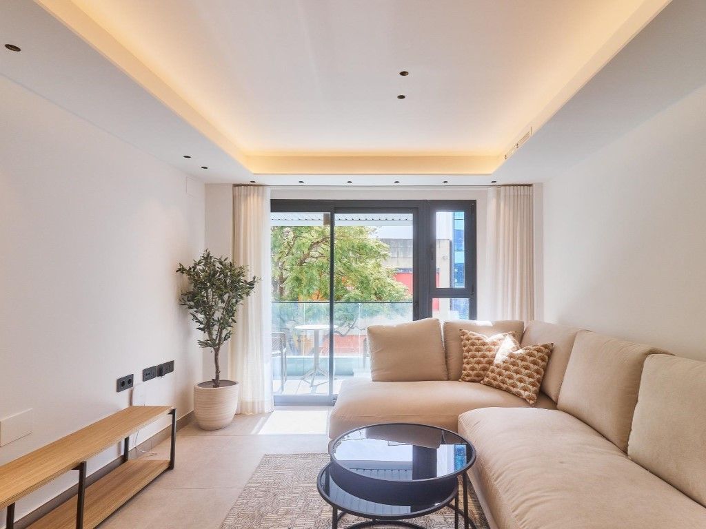 Living room of Flat for sale in Fuengirola  with Air Conditioner, Terrace and Oven