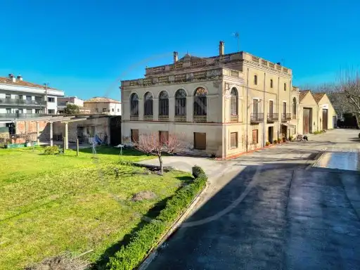 Casa rústica amb terrassa en venda a Carrer de l'Aigüeta