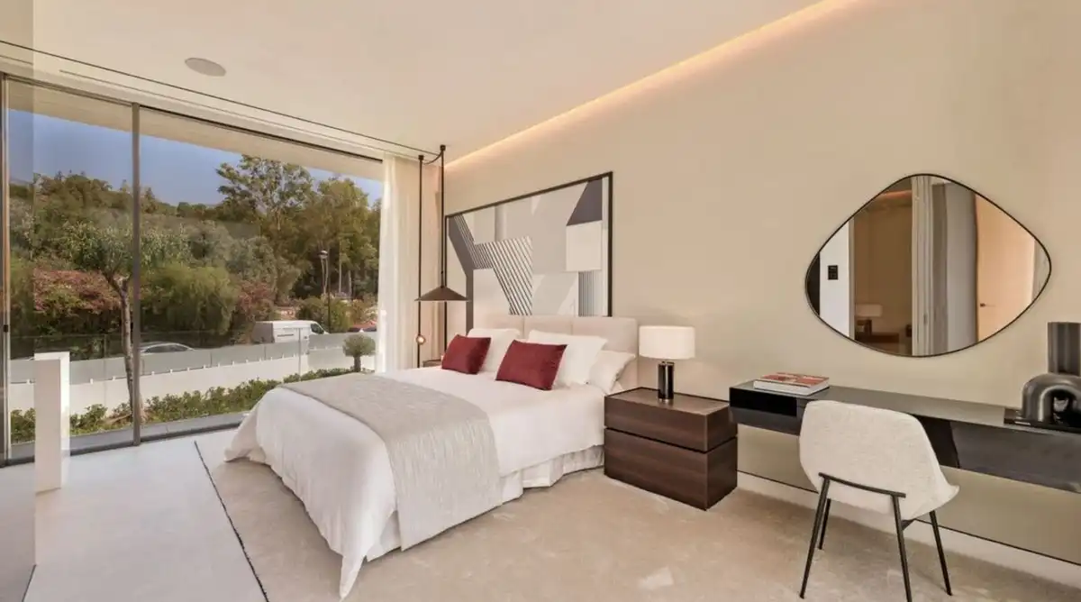 Schlafzimmer von Haus oder Chalet zum Verkauf in Marbella mit Klimaanlage, Privatgarten und Terrasse