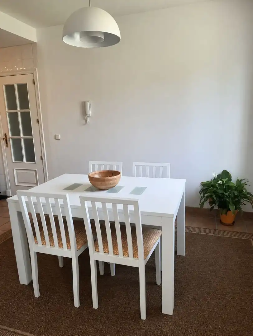 Comedor de Casa adosada de alquiler en La Línea de la Concepción con Jardín privado, Amueblado y Piscina comunitaria