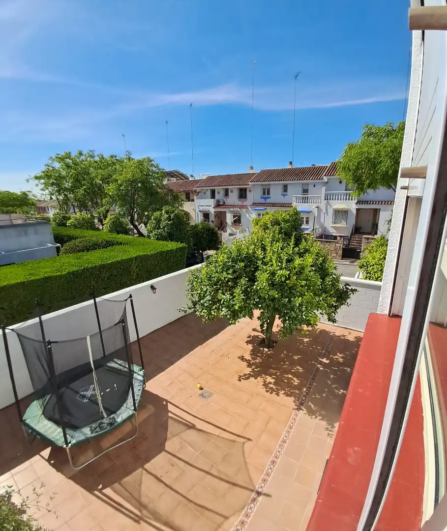 Terrassa de Casa adosada de lloguer en Tomares amb Aire condicionat i Piscina