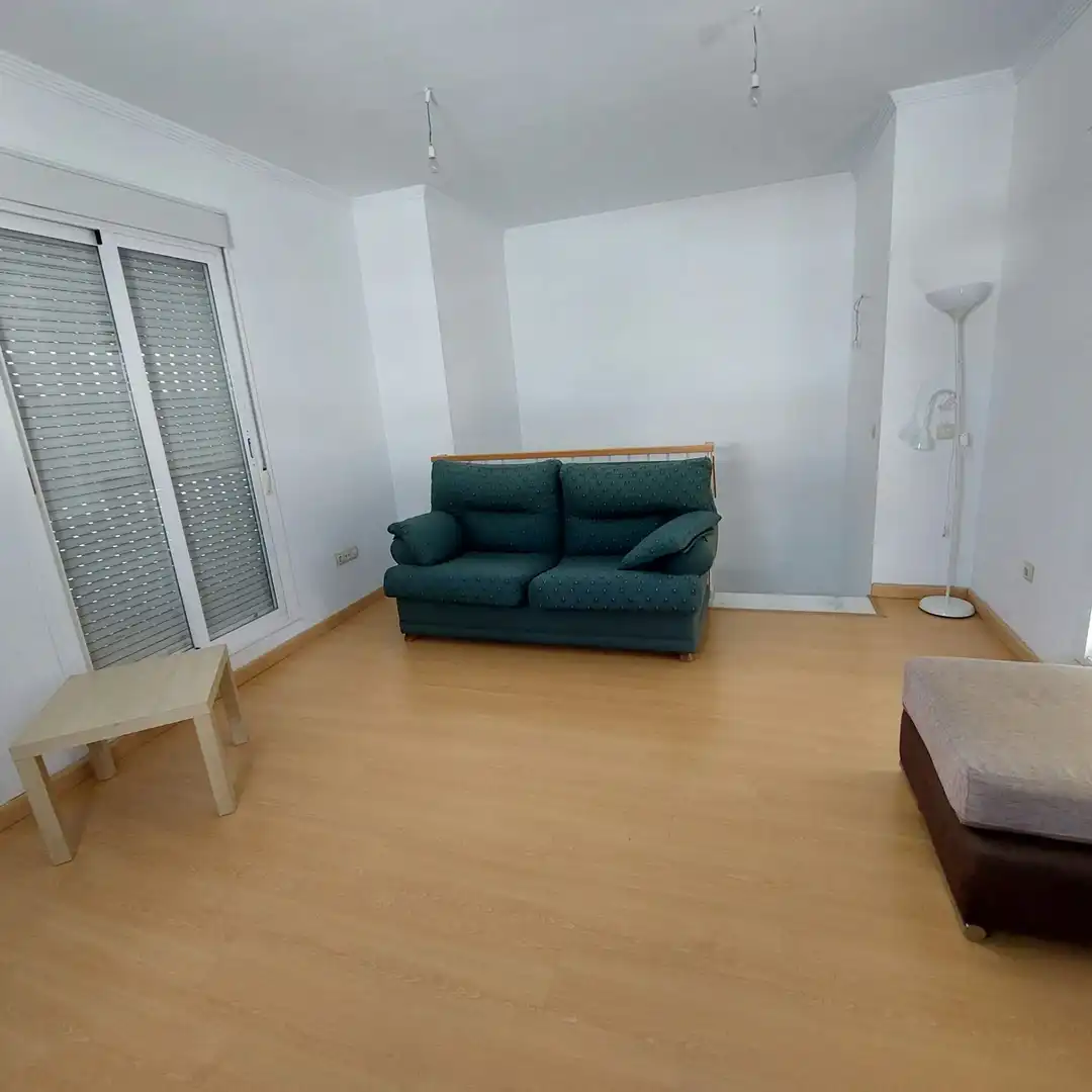 Sala d'estar de Casa adosada en venda en Zona Universitaria 