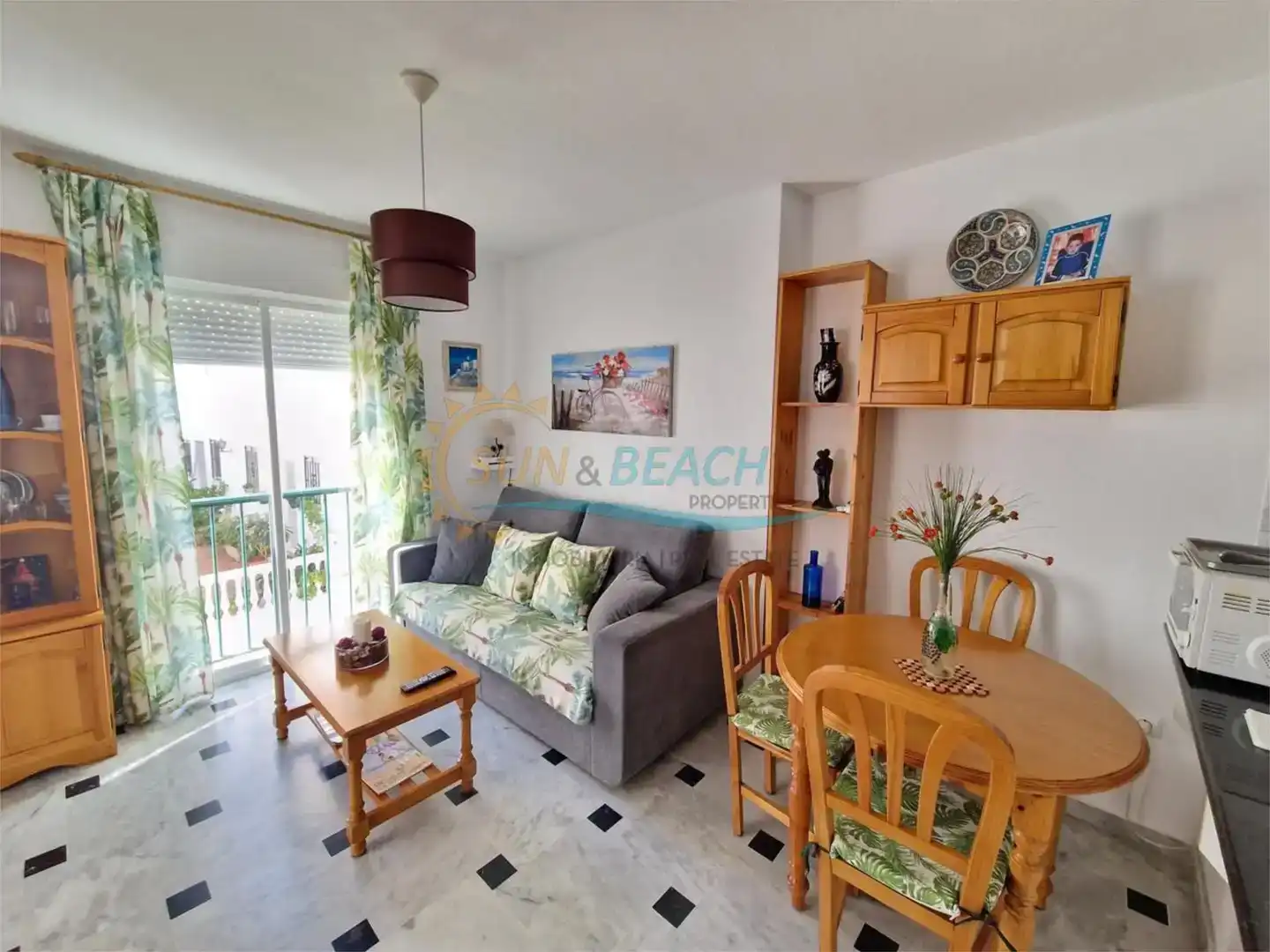 Sala d'estar de Pis en venda en Almuñécar amb Moblat