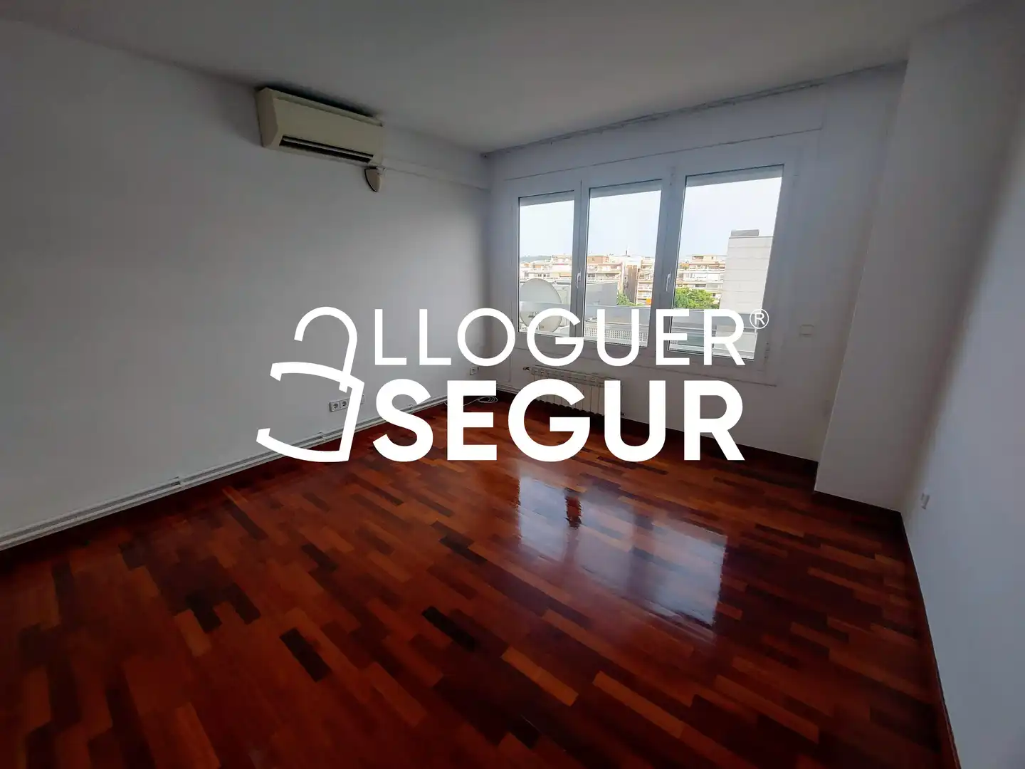 Flat for rent in de Sabino Arana , La Maternitat i Sant Ramon