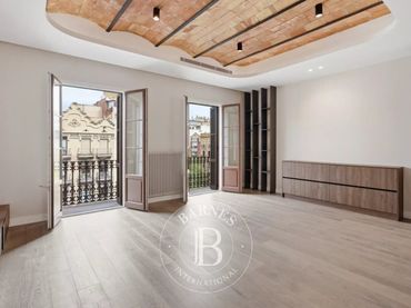 Piso con balcón en venta en Eixample