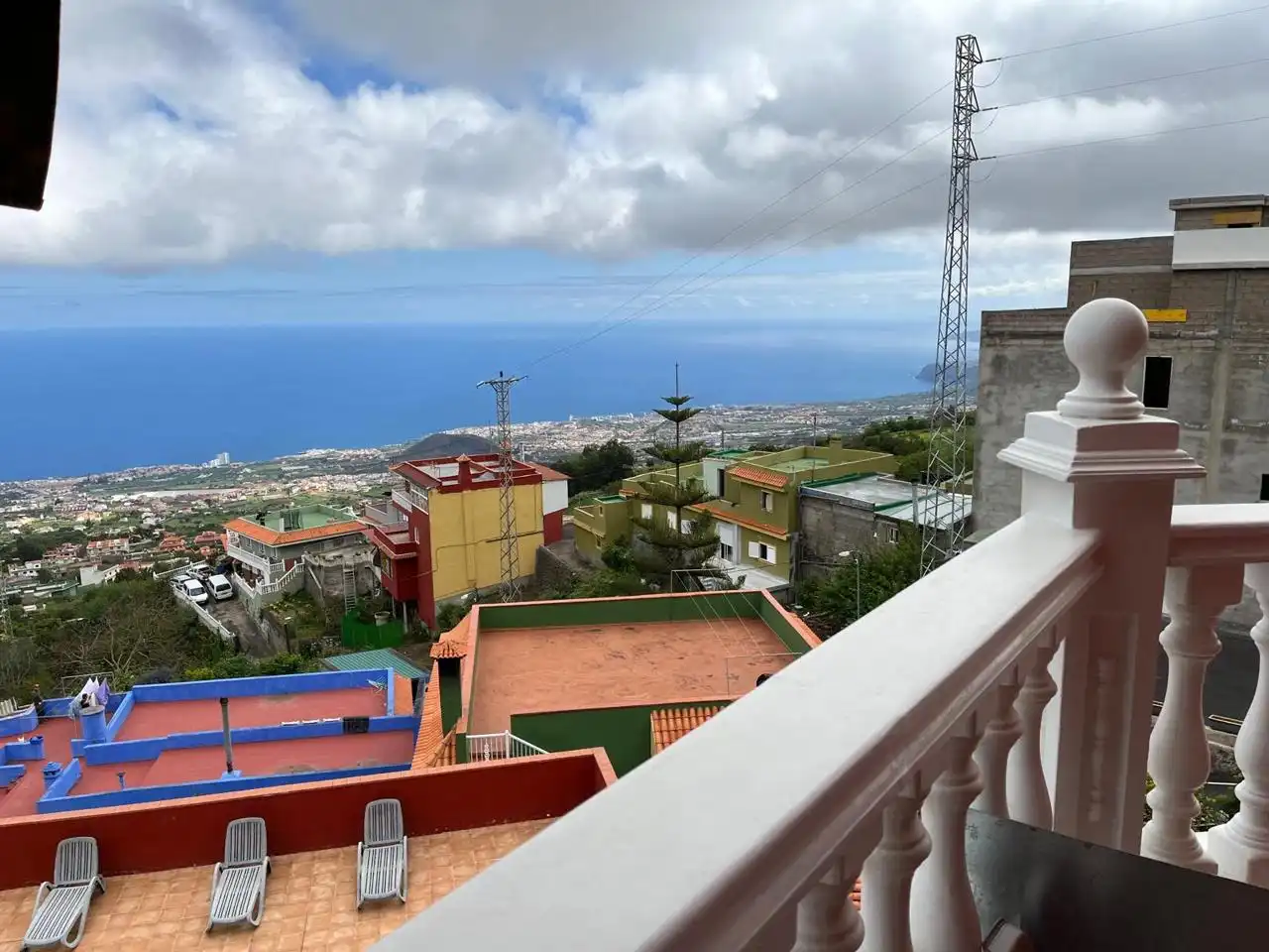 Vista exterior de Casa o chalet en venta en Los Realejos con Terraza, Amueblado y Balcón