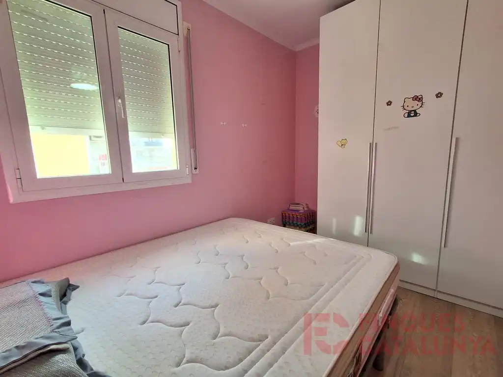 Bedroom of Flat for sale in Girona  with Furnished and Balcony