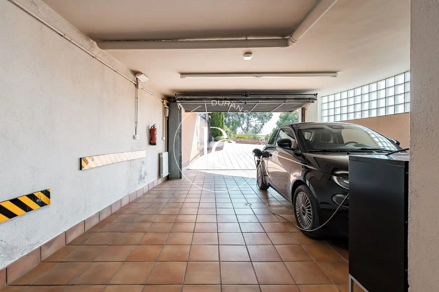 Aparcament de Casa o xalet en venda en Molins de Rei amb Aire condicionat, Calefacció i Jardí privat