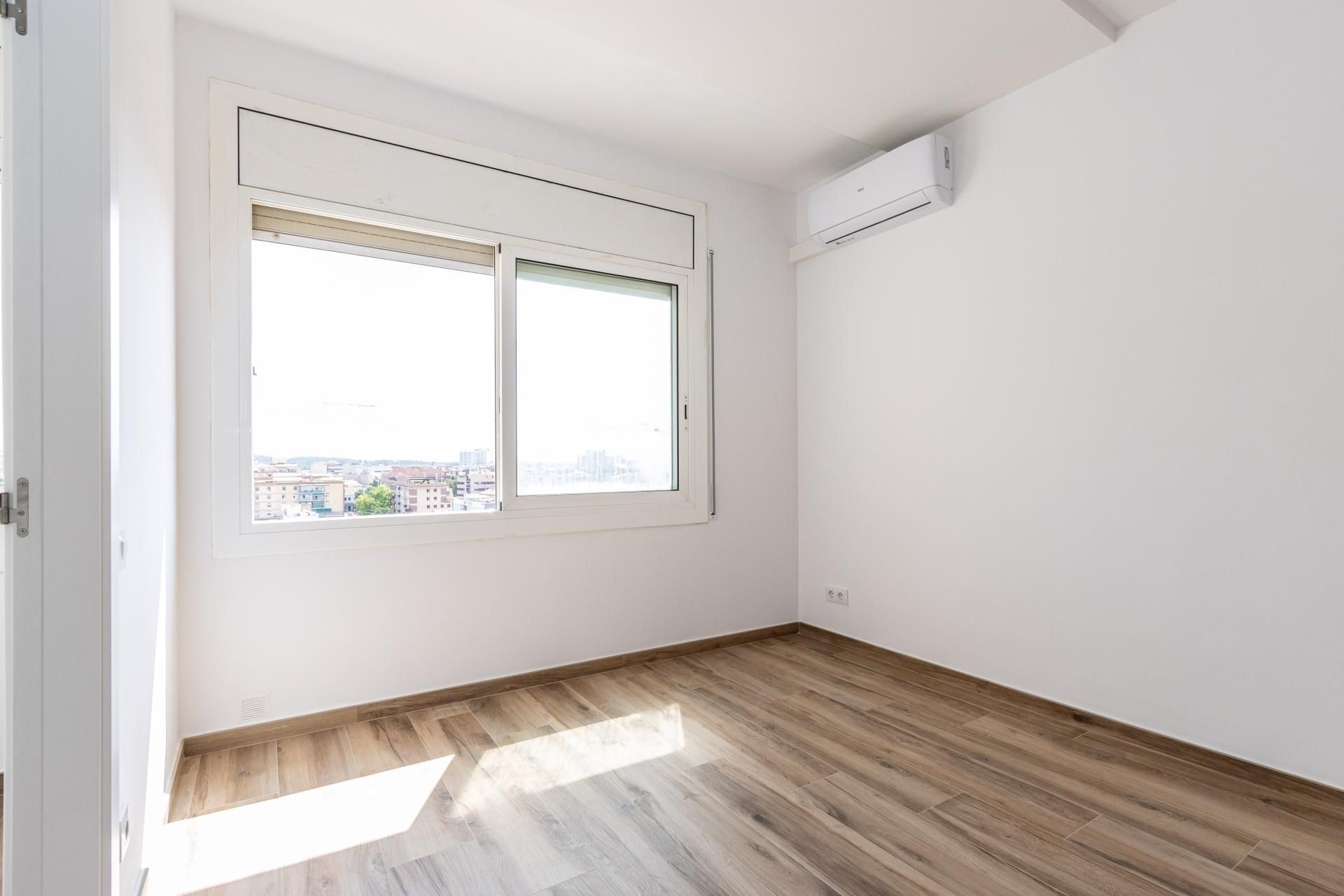 Bedroom of Flat for sale in Sabadell  with Air Conditioner, Heating and Parquet flooring