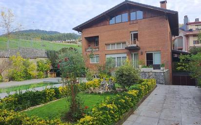 Vista exterior de Casa o xalet en venda en Laudio / Llodio amb Calefacció, Jardí privat i Terrassa