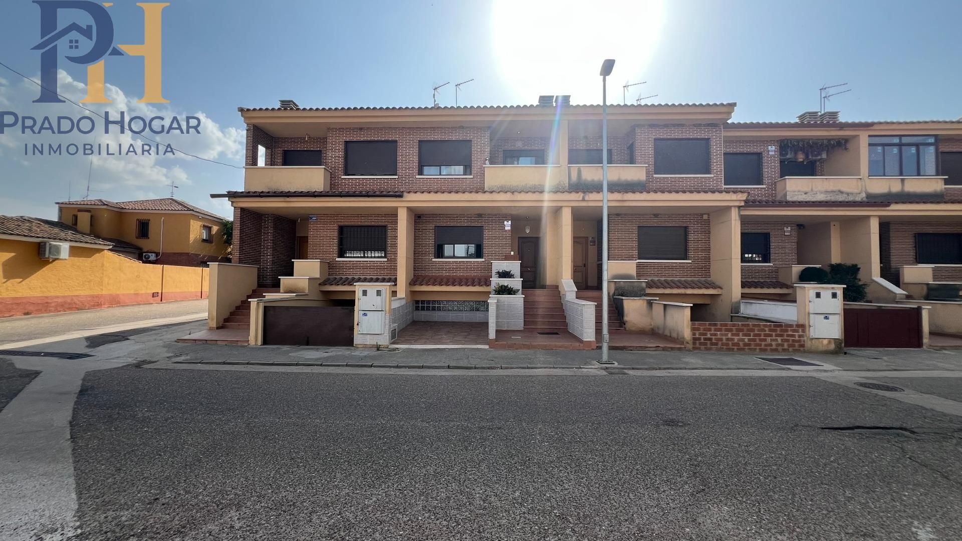 Vista exterior de Casa adosada en venda en Alcaudete de la Jara amb Terrassa