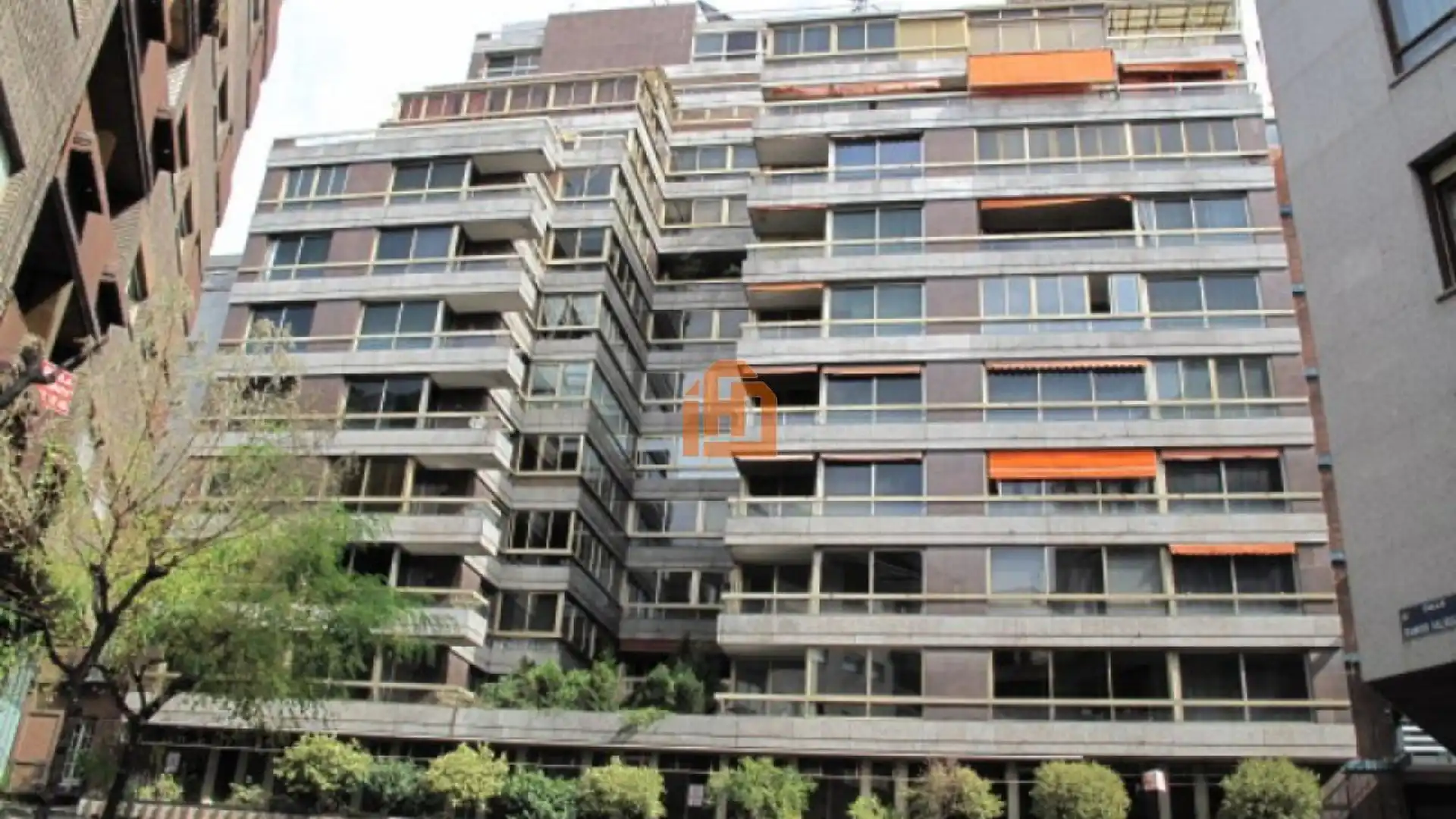 Vista exterior de Piso en venta en León Capital  con Calefacción, Parquet y Terraza