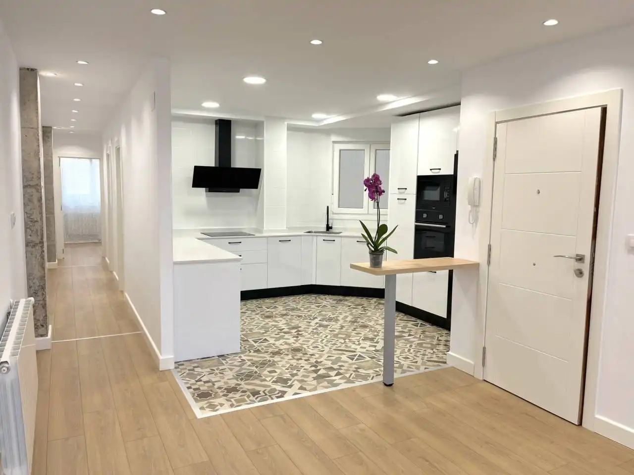Kitchen of Flat for sale in Laredo  with Heating