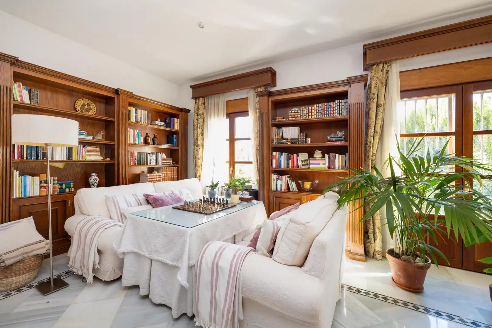 Sala d'estar de Casa o xalet en venda en Baza amb Aire condicionat, Calefacció i Jardí privat
