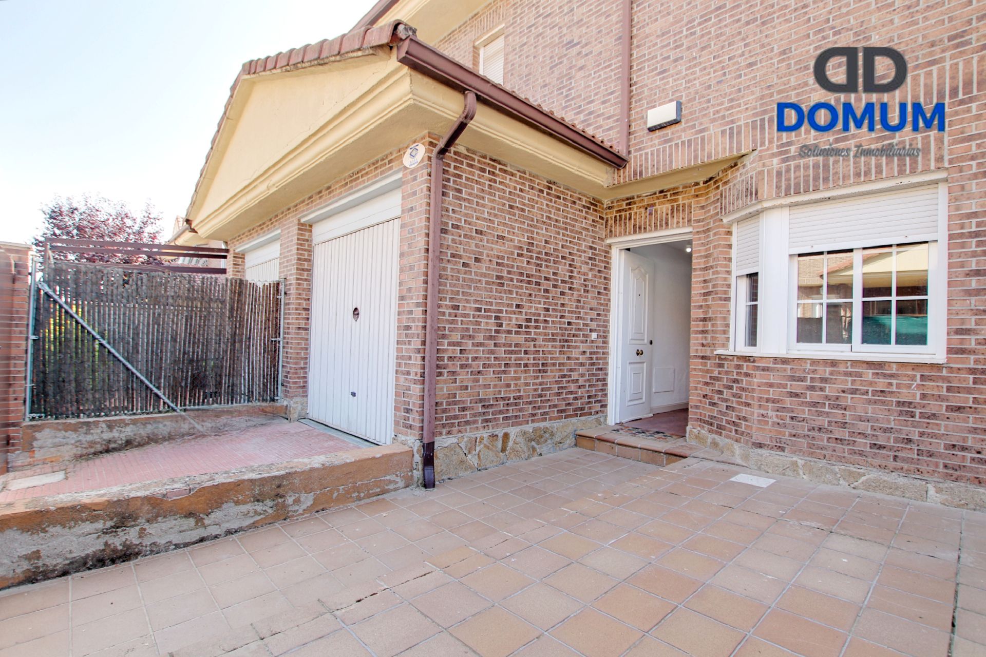 Exterior view of Single-family semi-detached for sale in Loeches  with Heating, Private garden and Alarm