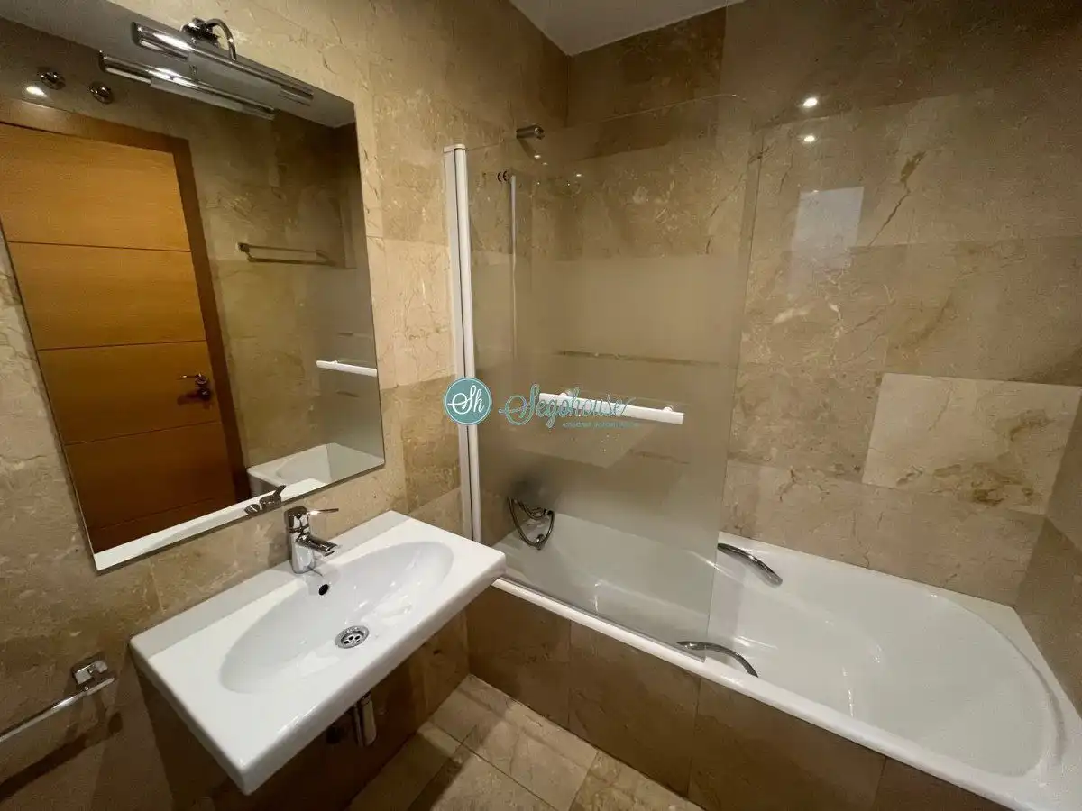 Bathroom of Flat for sale in Segovia  with Heating and Storage room