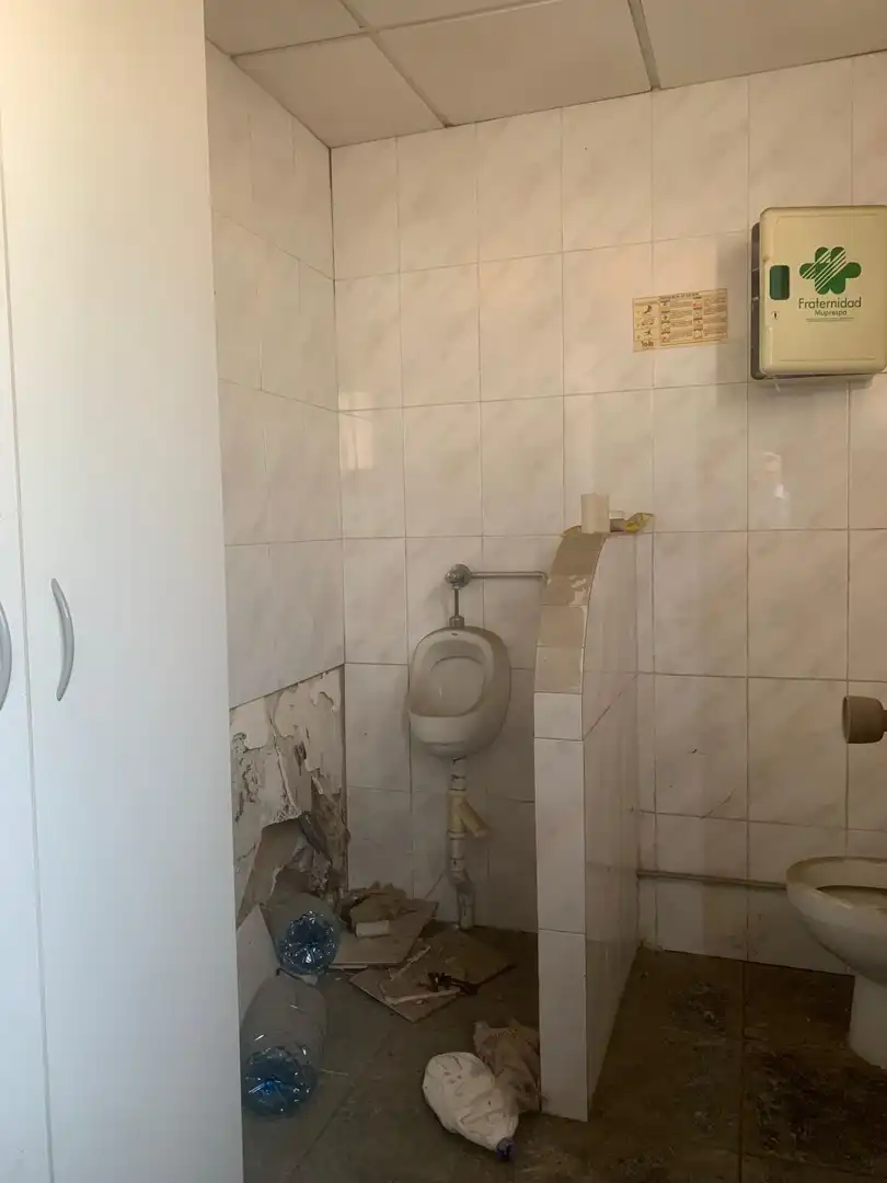 Badezimmer von Fabrikhallen zur Miete in Murcia