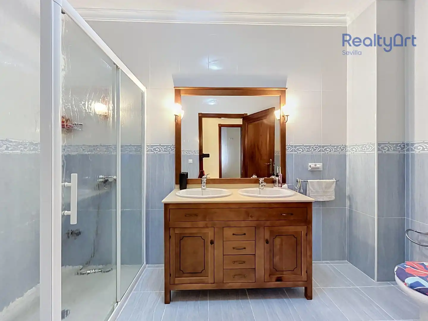 Bathroom of Houses for sale in Tomares  with Air Conditioner, Heating and Private garden