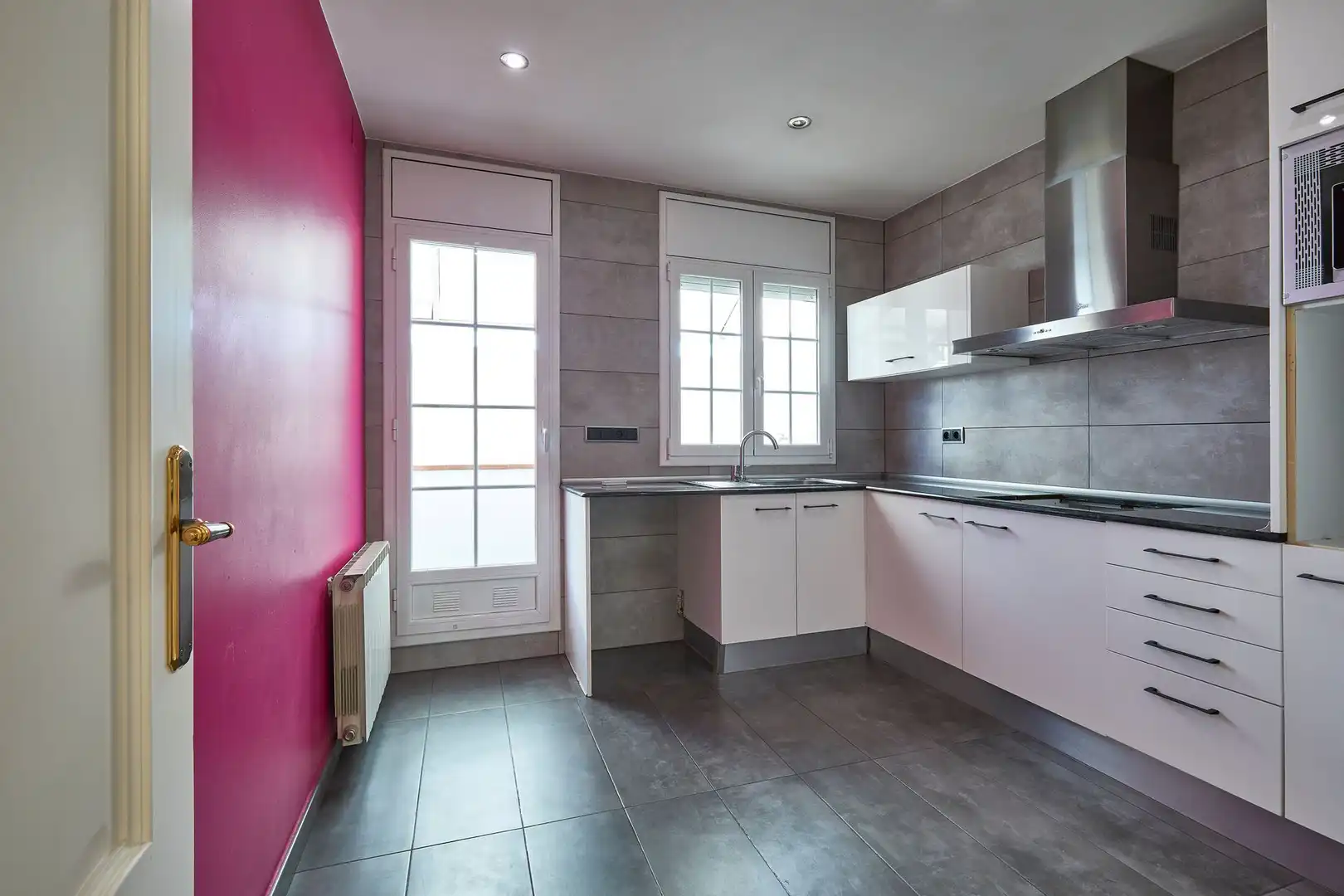 Cuina de Casa adosada en venda en Sabadell amb Calefacció i Balcó