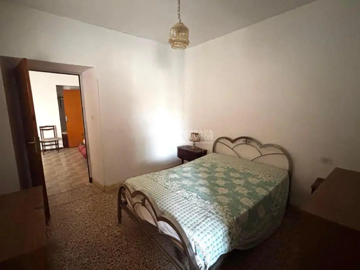 Schlafzimmer von Einfamilien-Reihenhaus zum Verkauf in Jódar mit Abstellraum und Balkon