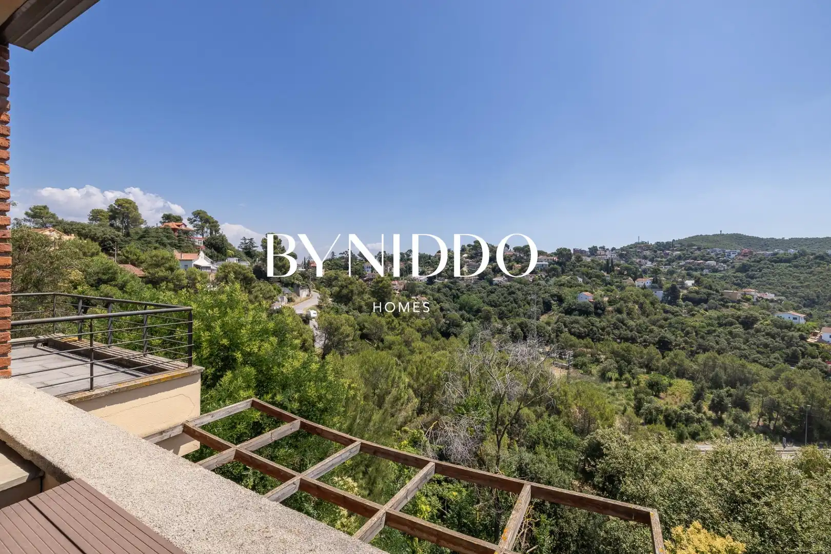 Vista exterior de Casa o xalet en venda en Sant Cugat del Vallès amb Calefacció, Jardí privat i Parquet