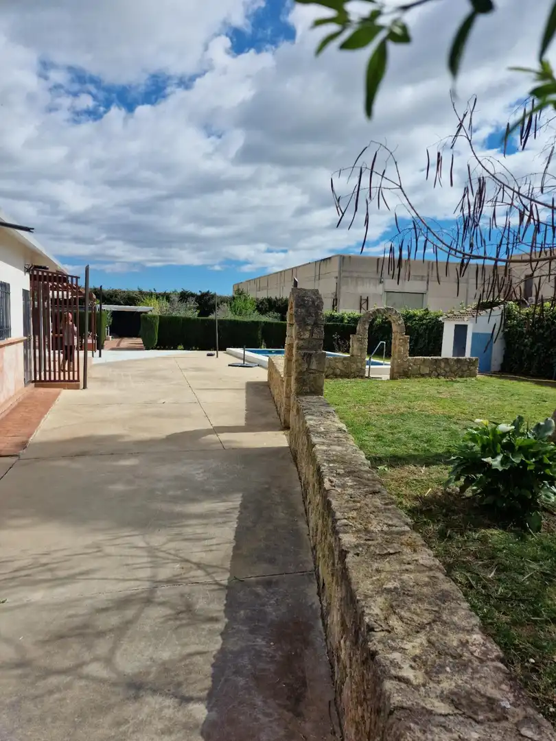 Piscina de Casa o xalet en venda en Córdoba amb Aire condicionat, Calefacció i Jardí privat