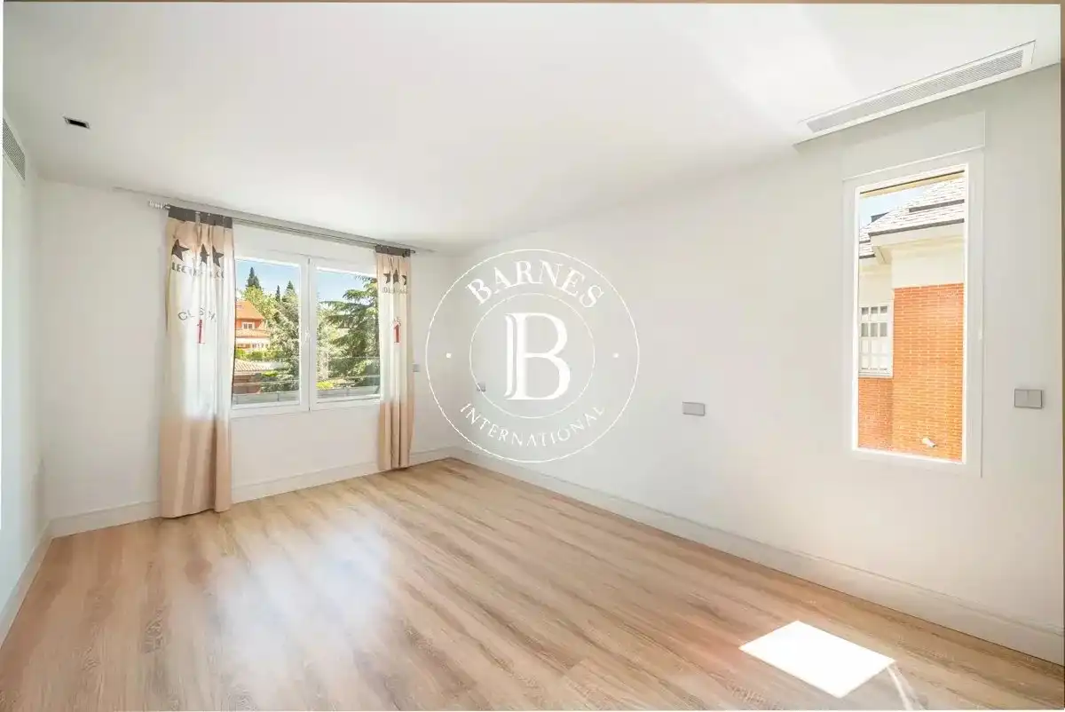 Vista exterior de Casa o chalet en venta en Madrid con Aire acondicionado, Calefacción y Piscina