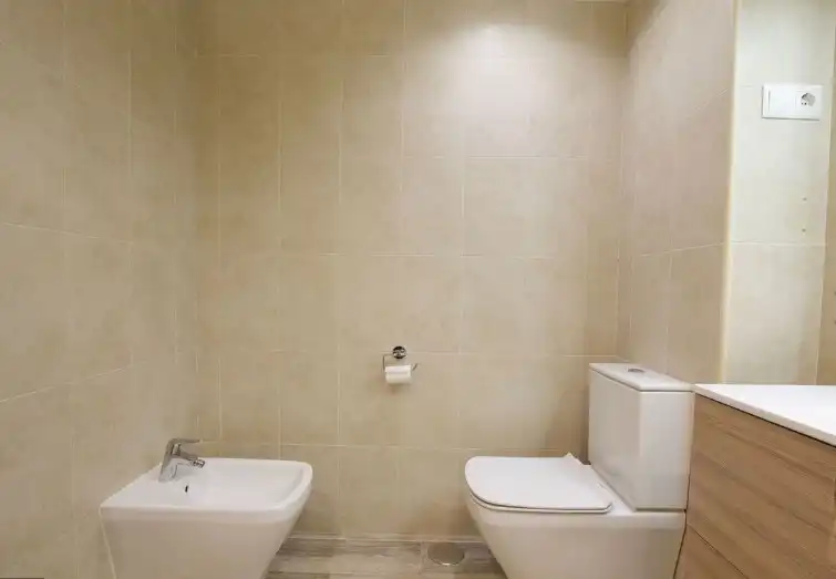 Badezimmer von Wohnung zum Verkauf in Marbella mit Klimaanlage, Heizung und Privatgarten