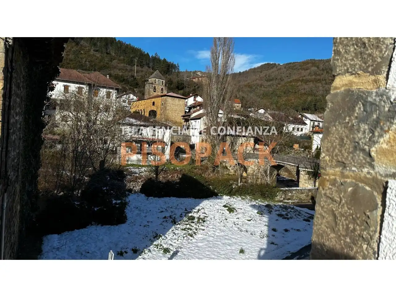 Vista exterior de Casa o xalet en venda en Esparza de Salazar / Espartza Zaraitzu amb Calefacció, Jardí privat i Parquet