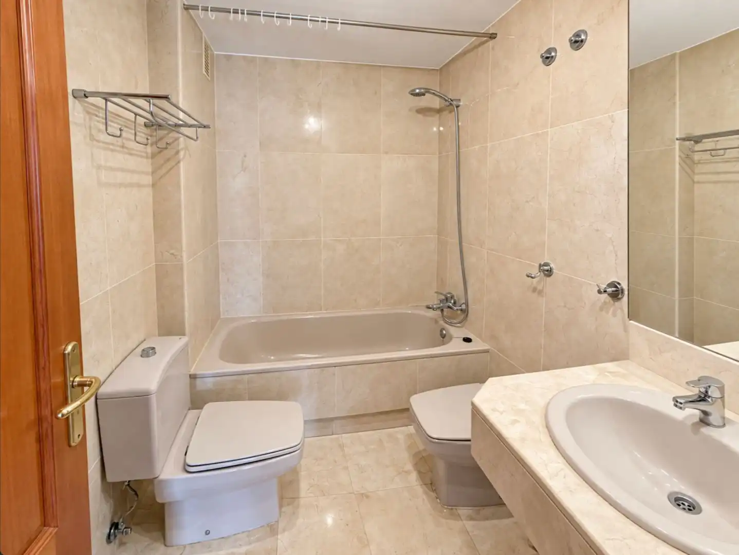 Badezimmer von Wohnung zur Miete in  Madrid Capital