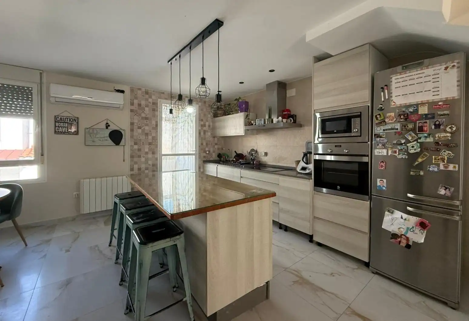 Küche von Einfamilien-Reihenhaus zum Verkauf in Mérida mit Klimaanlage, Heizung und Terrasse
