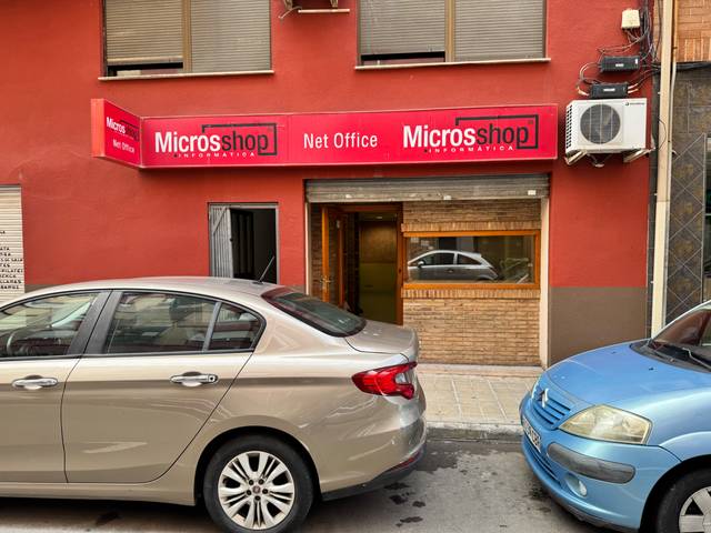 Local comercial en Alquiler en Carrer del Doctor Fleming, 10 en Parque Geólogo José Royo Gómez